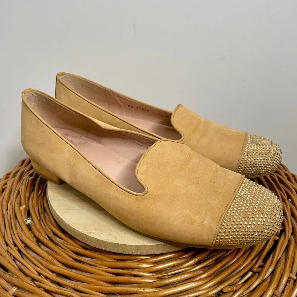 Stuart Weitzman Lingo Slip On Loafer 7.5 Beige Nubuck Nailhead Cap Toe Shoe Tan